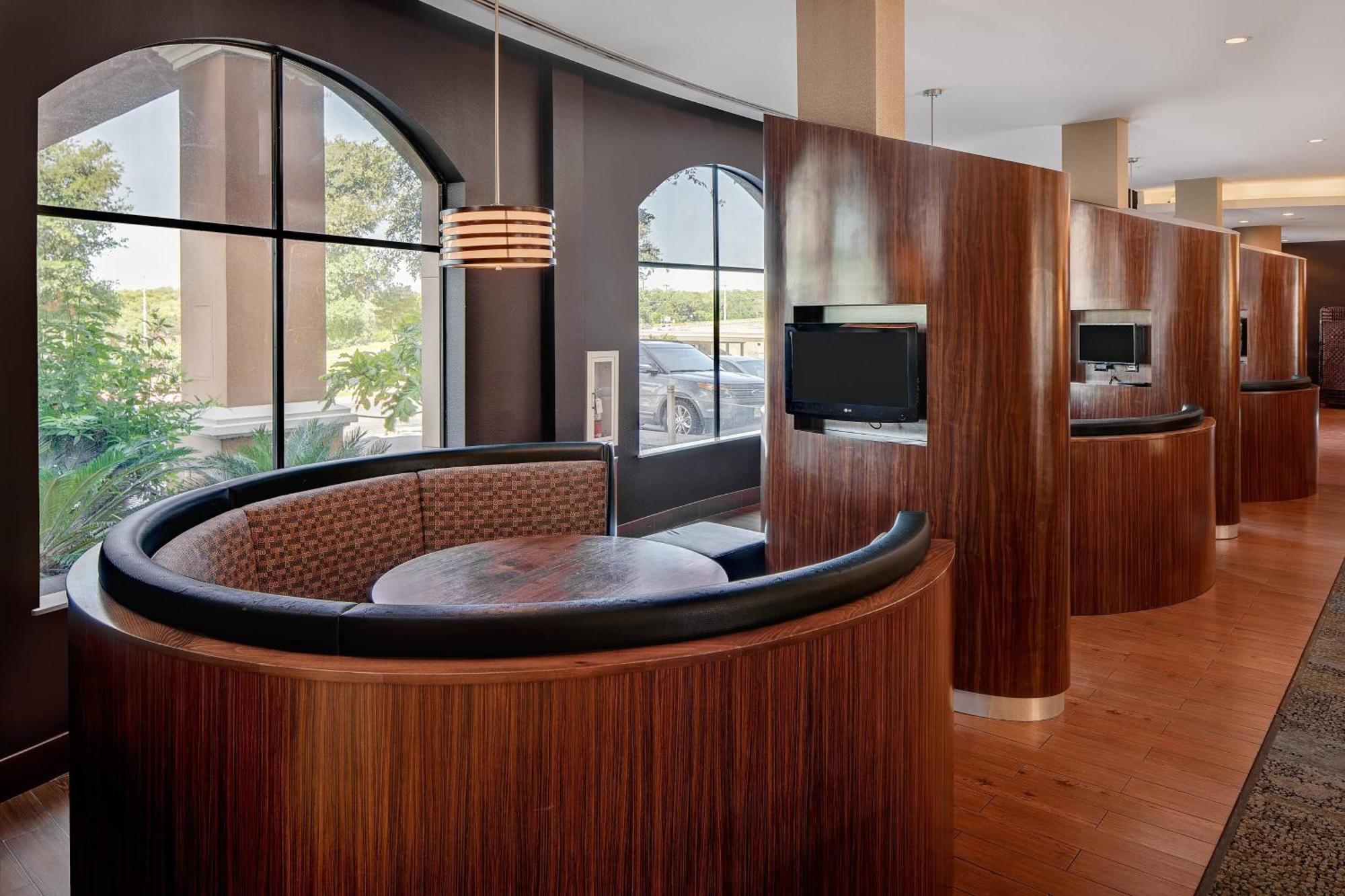 Courtyard By Marriott San Antonio Seaworld/Westover Hills Экстерьер фото